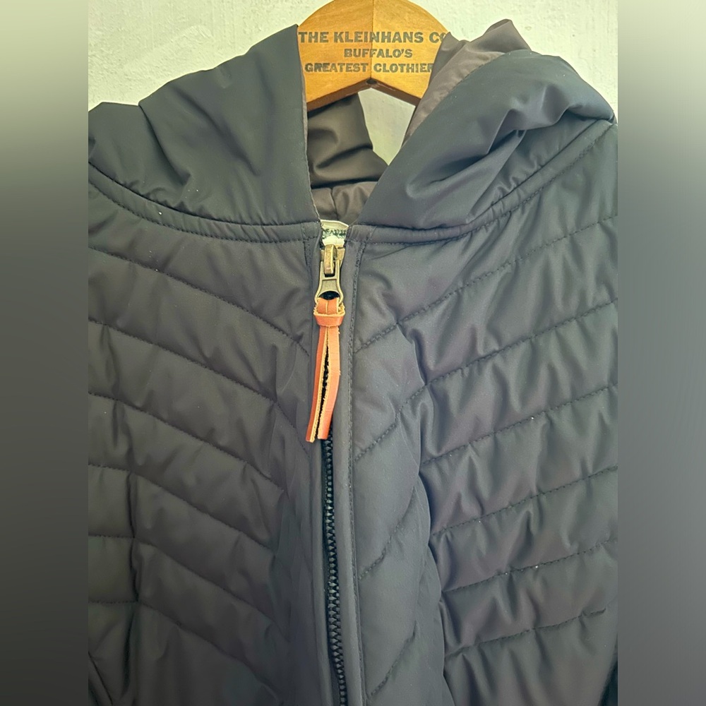 Woolrich womens size XXL hooded zip up pufferknee length coat. 
All polyester.